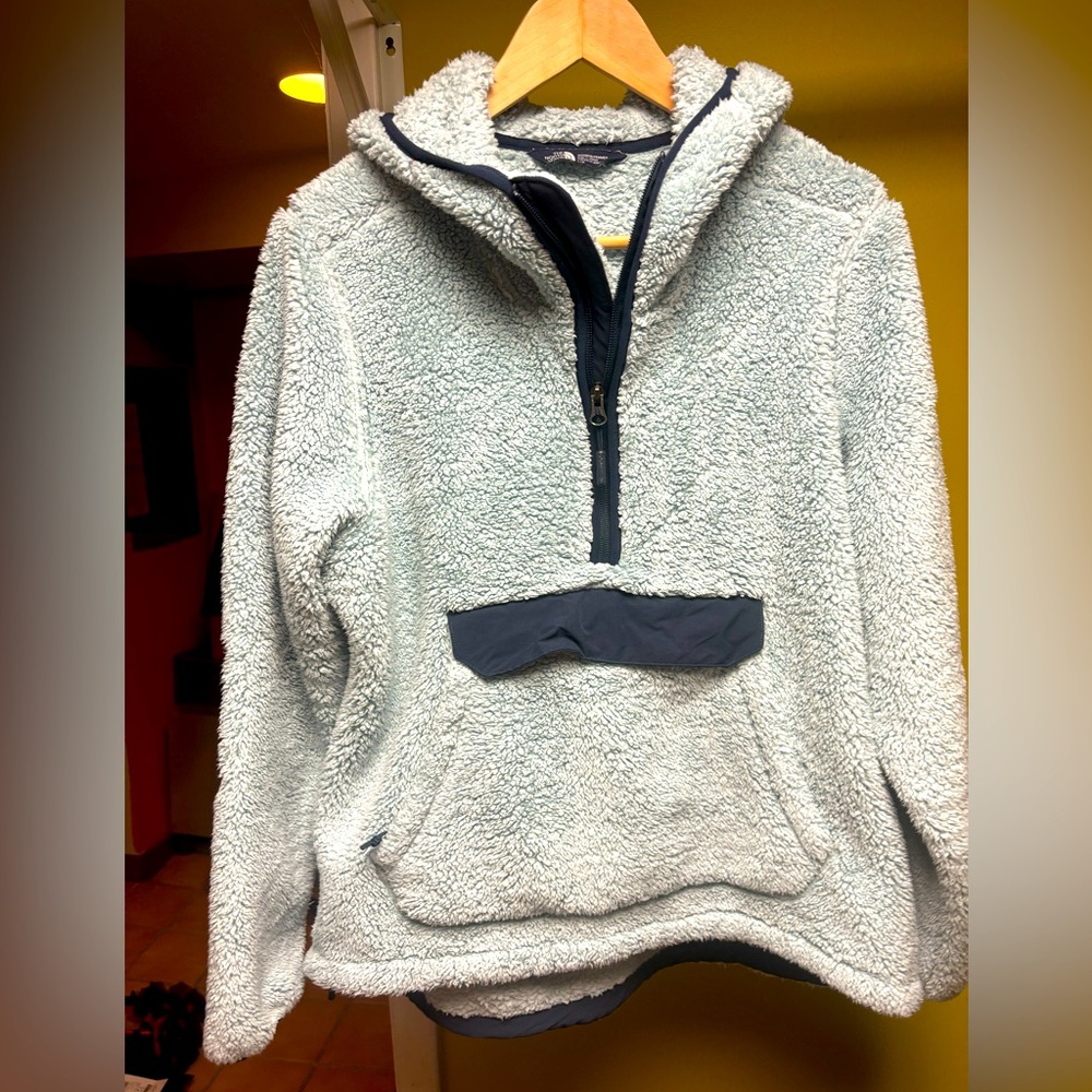 Women’s The North Face pullover fleece